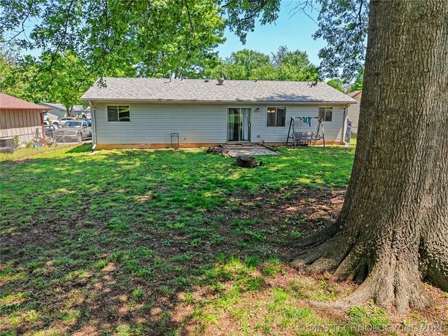 408 S Osage Street, Grove, OK 74344
