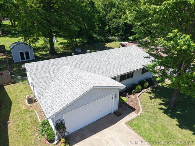 408 S Osage Street, Grove, OK 74344