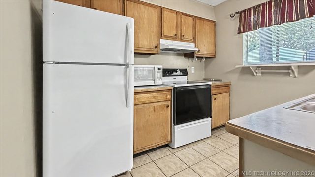 408 S Osage Street, Grove, OK 74344