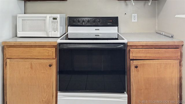 408 S Osage Street, Grove, OK 74344