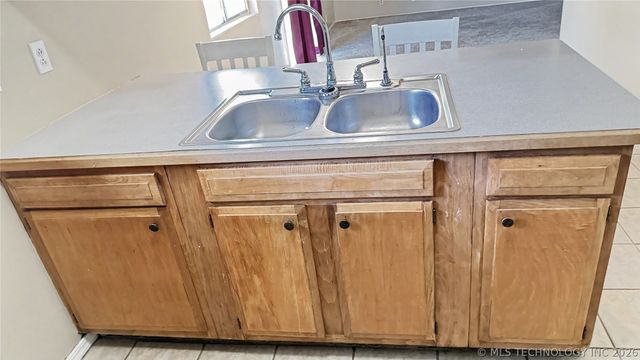 408 S Osage Street, Grove, OK 74344