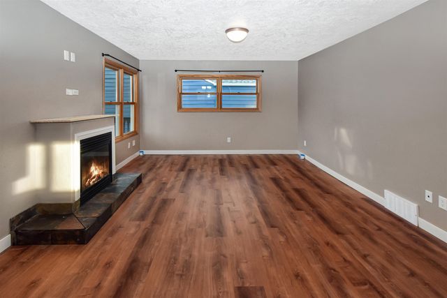 909 2nd Ave NW, Minot, ND 58703