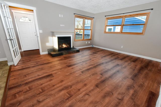 909 2nd Ave NW, Minot, ND 58703