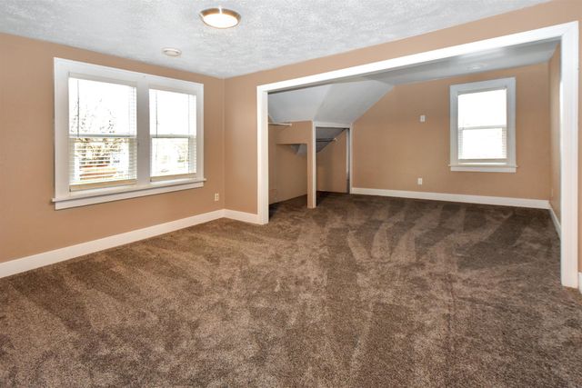 909 2nd Ave NW, Minot, ND 58703