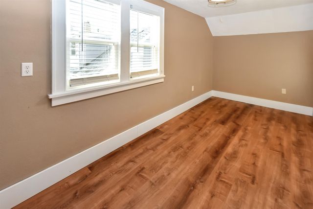 909 2nd Ave NW, Minot, ND 58703