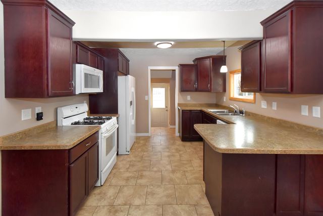 909 2nd Ave NW, Minot, ND 58703