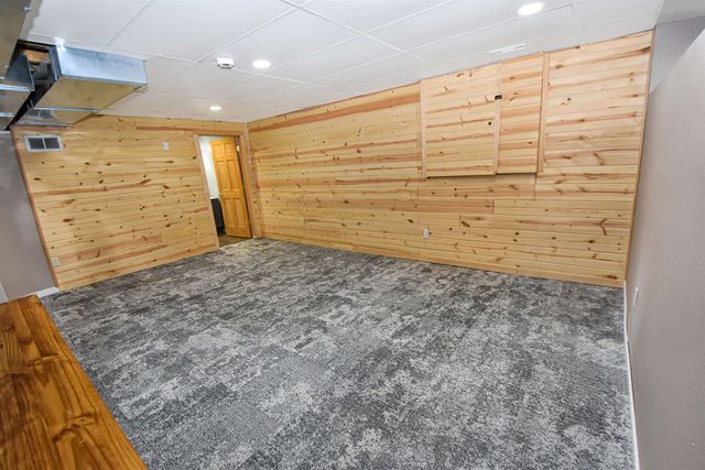 909 2nd Ave NW, Minot, ND 58703