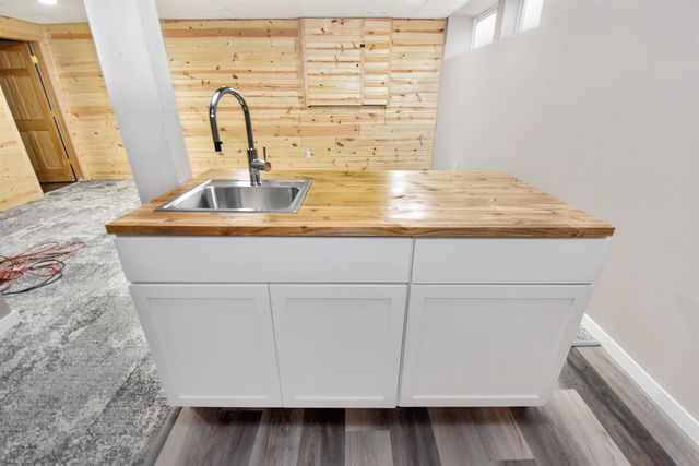 909 2nd Ave NW, Minot, ND 58703