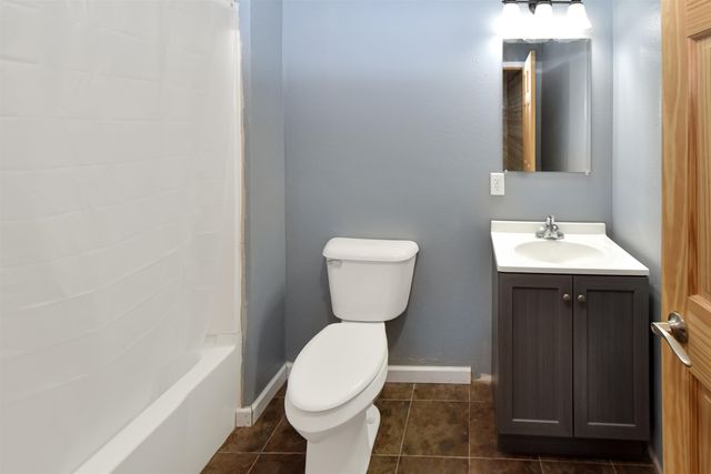 909 2nd Ave NW, Minot, ND 58703