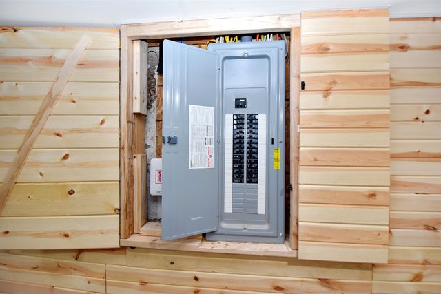 909 2nd Ave NW, Minot, ND 58703