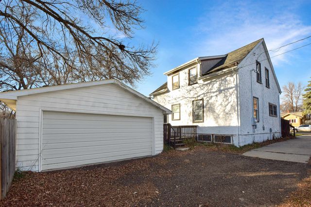 909 2nd Ave NW, Minot, ND 58703