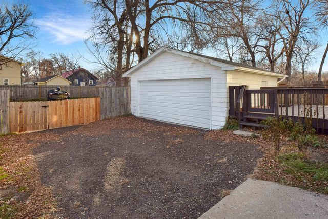 909 2nd Ave NW, Minot, ND 58703