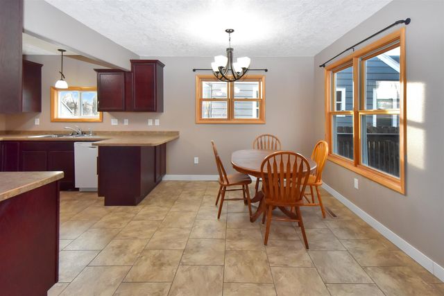 909 2nd Ave NW, Minot, ND 58703