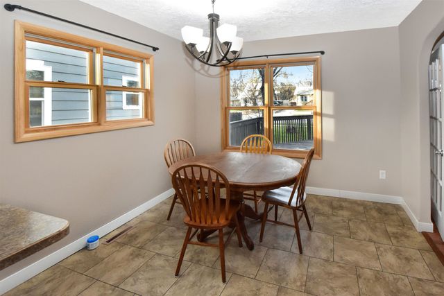 909 2nd Ave NW, Minot, ND 58703