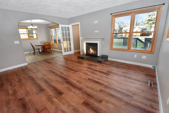 909 2nd Ave NW, Minot, ND 58703