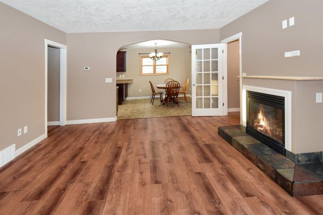 909 2nd Ave NW, Minot, ND 58703