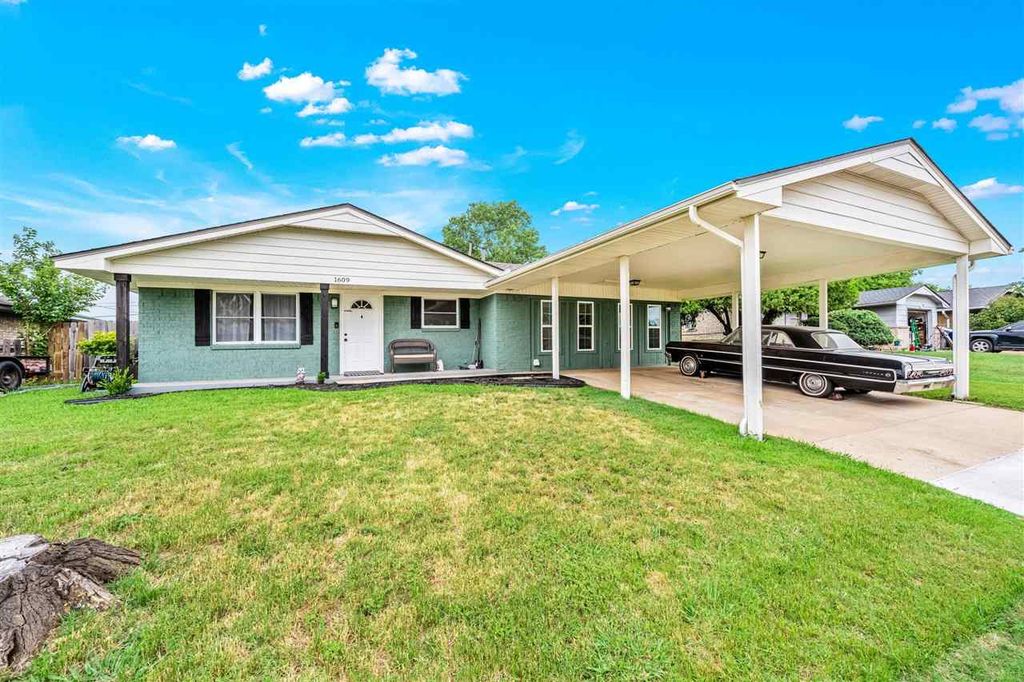 1609 SE Hillcrest Ave, Lawton, OK 73501