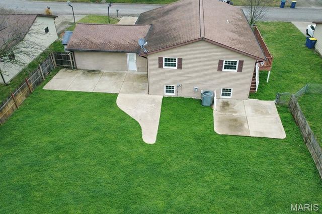 409 Thouvenot Lane, New Baden, IL 62265