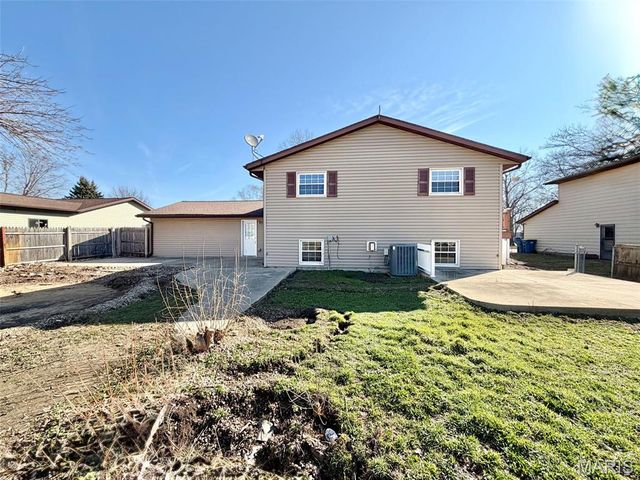 409 Thouvenot Lane, New Baden, IL 62265