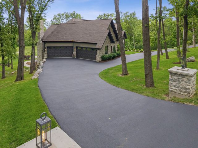 3873 Carlisle Drive, Crystal Lake, IL 60012