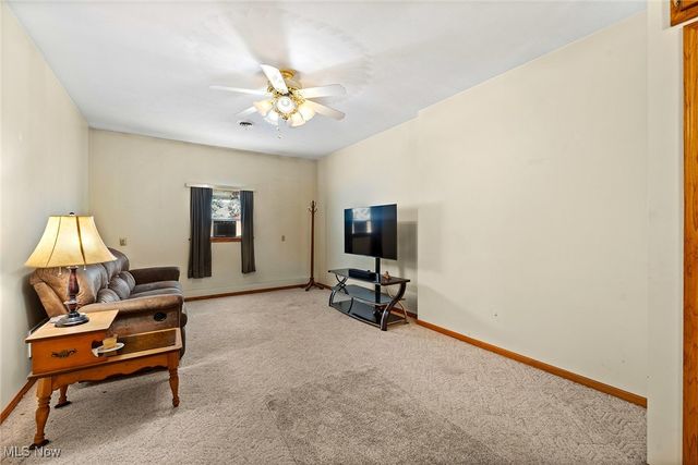 43 S Van Buren Avenue, Barberton, OH 44203