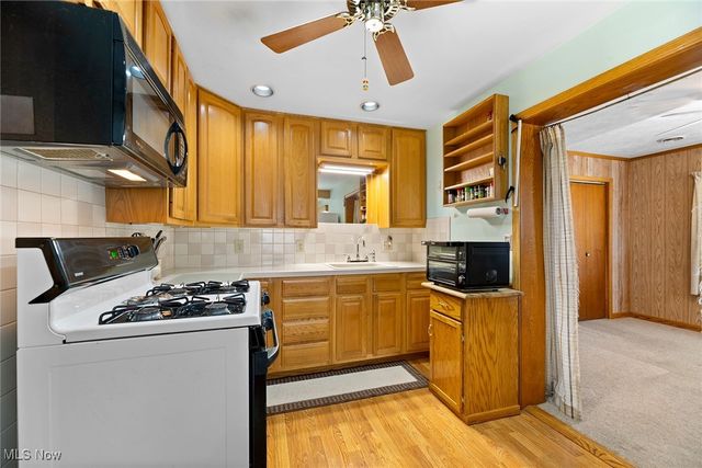 43 S Van Buren Avenue, Barberton, OH 44203