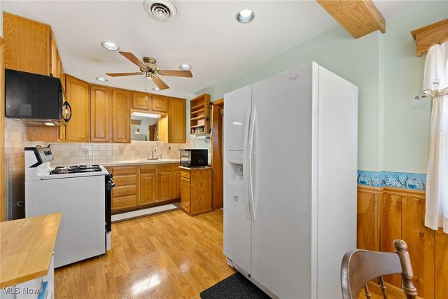 43 S Van Buren Avenue, Barberton, OH 44203