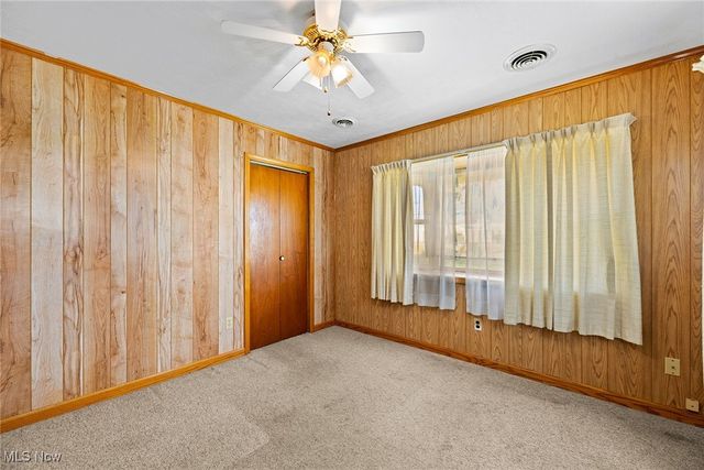 43 S Van Buren Avenue, Barberton, OH 44203