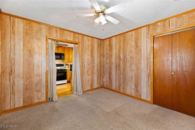 43 S Van Buren Avenue, Barberton, OH 44203