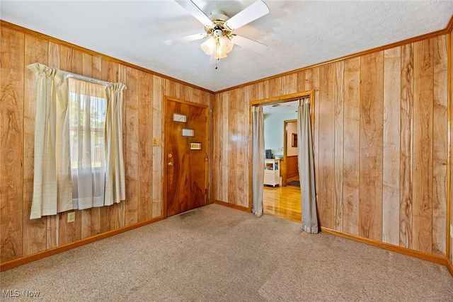 43 S Van Buren Avenue, Barberton, OH 44203