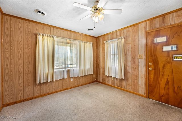 43 S Van Buren Avenue, Barberton, OH 44203