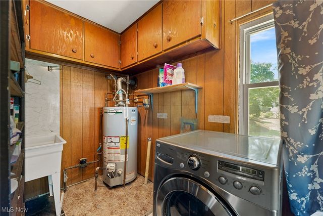 43 S Van Buren Avenue, Barberton, OH 44203