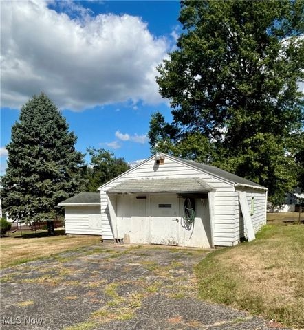 43 S Van Buren Avenue, Barberton, OH 44203