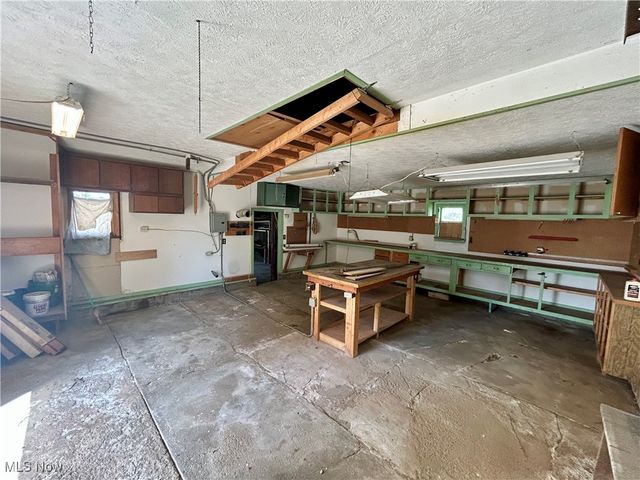 43 S Van Buren Avenue, Barberton, OH 44203