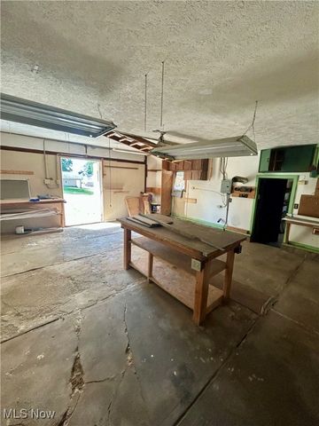 43 S Van Buren Avenue, Barberton, OH 44203