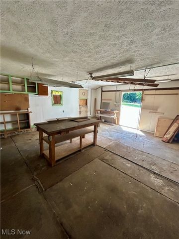 43 S Van Buren Avenue, Barberton, OH 44203