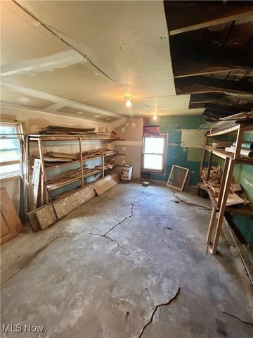 43 S Van Buren Avenue, Barberton, OH 44203