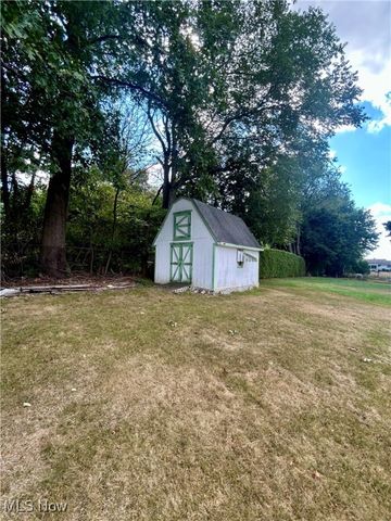 43 S Van Buren Avenue, Barberton, OH 44203