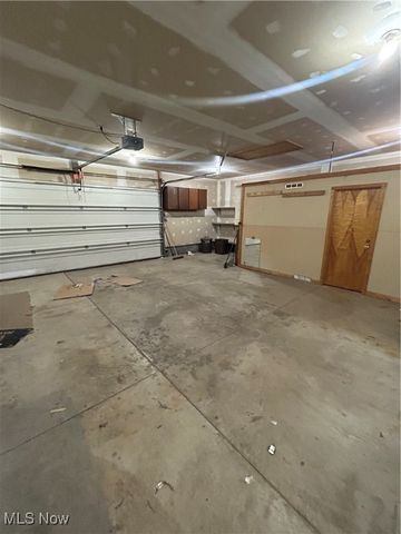 43 S Van Buren Avenue, Barberton, OH 44203