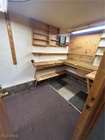 43 S Van Buren Avenue, Barberton, OH 44203