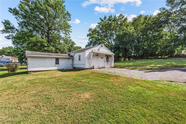 43 S Van Buren Avenue, Barberton, OH 44203