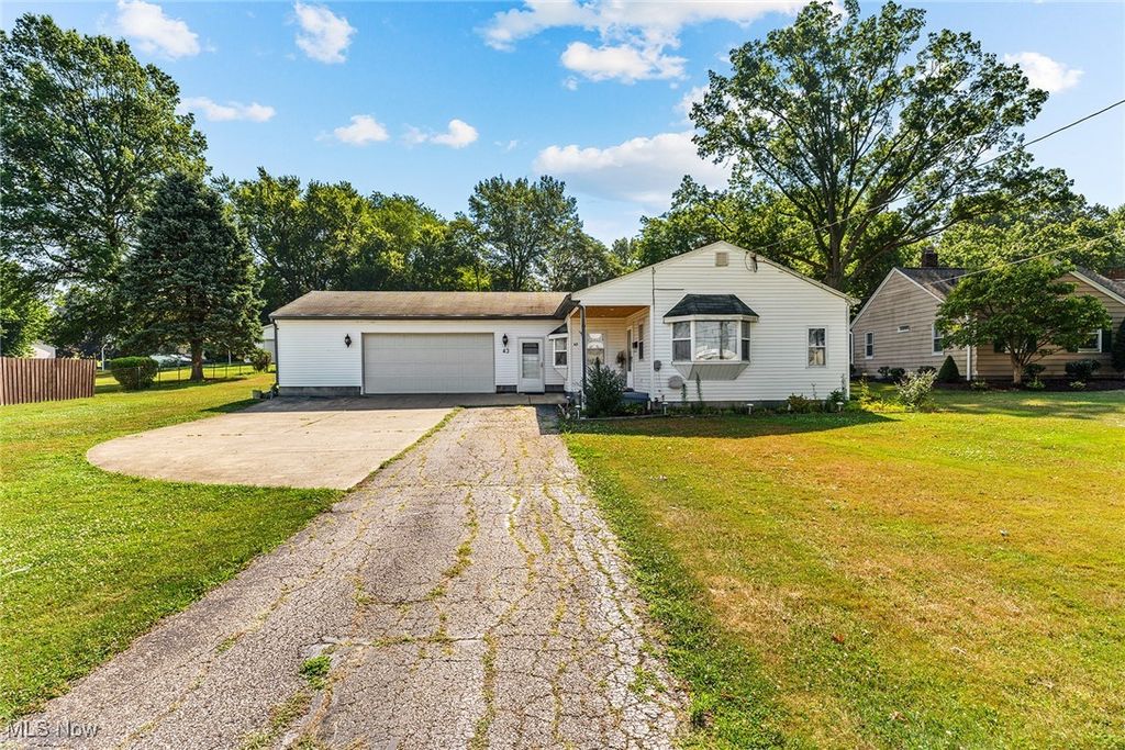 43 S Van Buren Avenue, Barberton, OH 44203