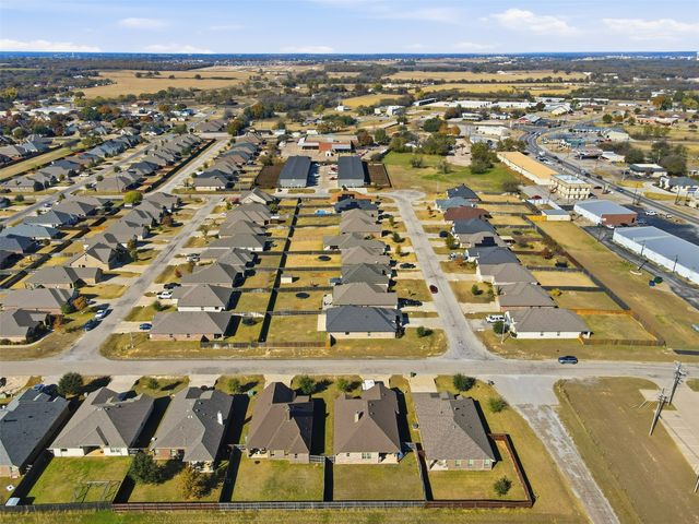 458 Silverton Drive, Granbury, TX 76049