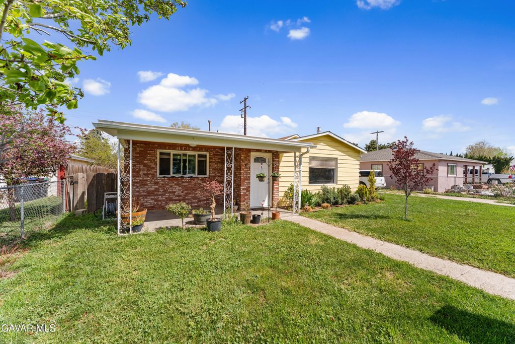 107 Brentwood Drive, Tehachapi, CA 93561