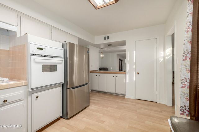 11025 N COGGINS Drive, Sun City, AZ 85351