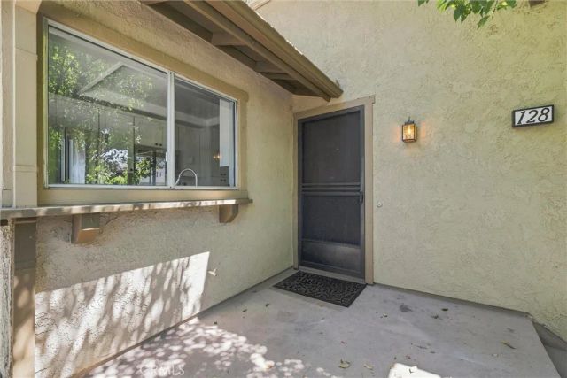 128 Clearbrook, Irvine, CA 92614