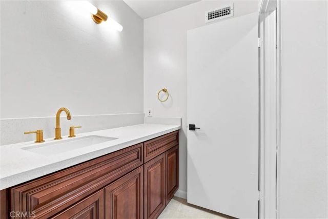 128 Clearbrook, Irvine, CA 92614