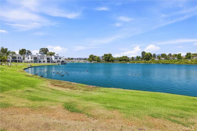 128 Clearbrook, Irvine, CA 92614