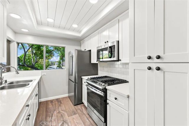 128 Clearbrook, Irvine, CA 92614