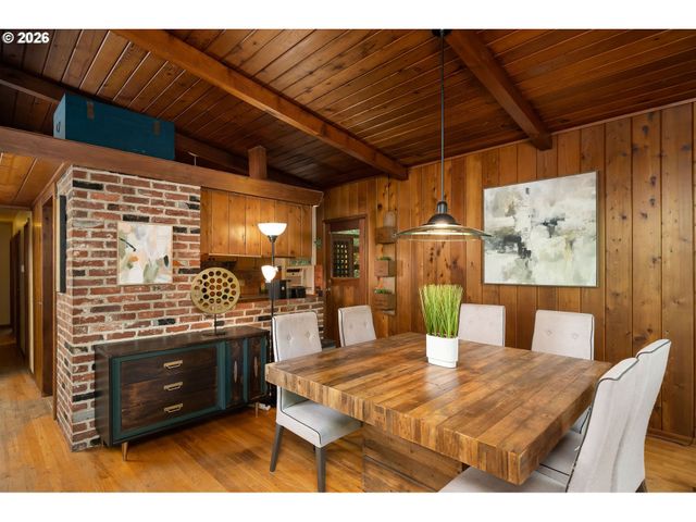 13900 SUNDELEAF Dr, Lake Oswego, OR 97034